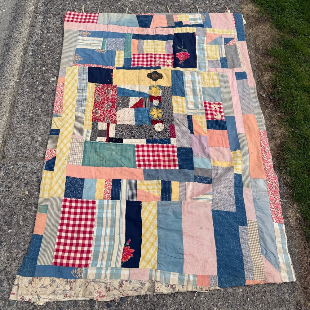 1920s Quilt‎ Made from 1900s Silk Cigarette Slips - Picture 15 of 16